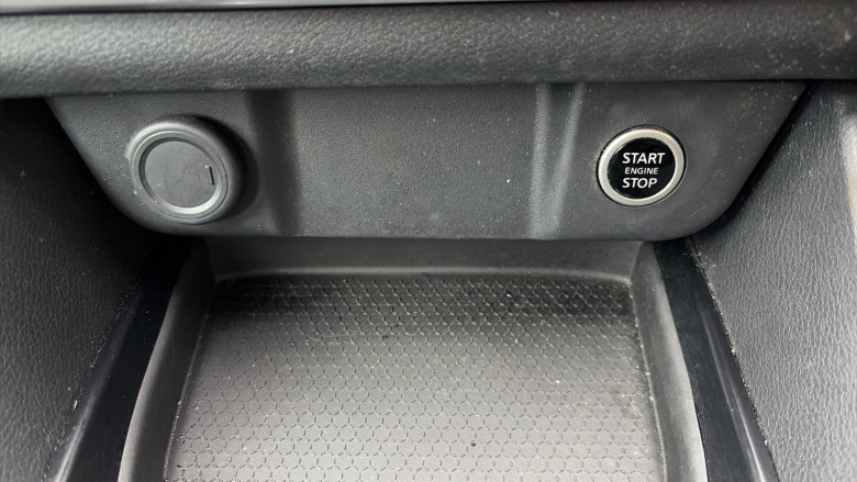 Nissan Qashqai 1.3 DiG-T MH Acenta Premium 5dr Petrol Hatchback